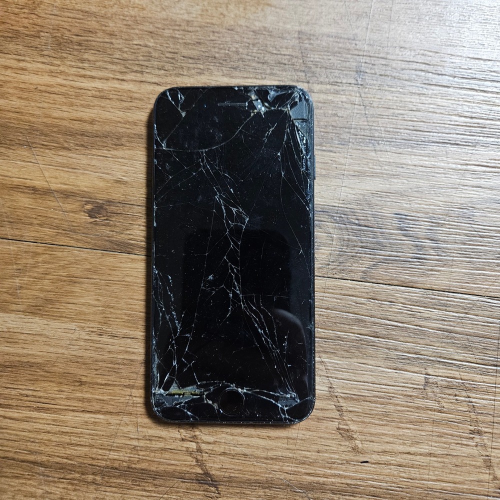 Apple iPhone 7 A1660 Handheld Smartphone IOS Black For Parts Only